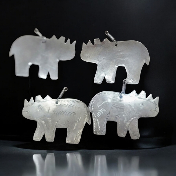 ⛓️New Vintage⛓️ 25 Pairs Of Maharani Tribal Rhino Charms - Picture 4 of 8
